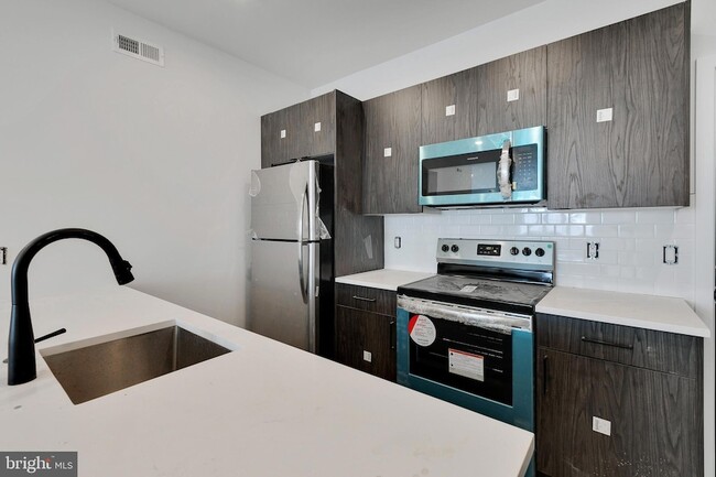 Photo - 3045-51 Richmond St Apartment