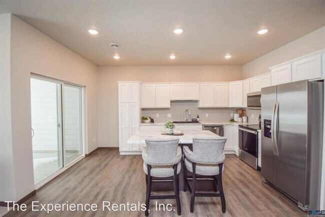 Building Photo - 2 br, 2 bath House - 6205 S Alki