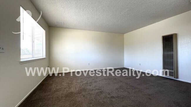 Foto del edificio - Spacious 1 Bed, 1 Bath Hesperia Apartment!!!
