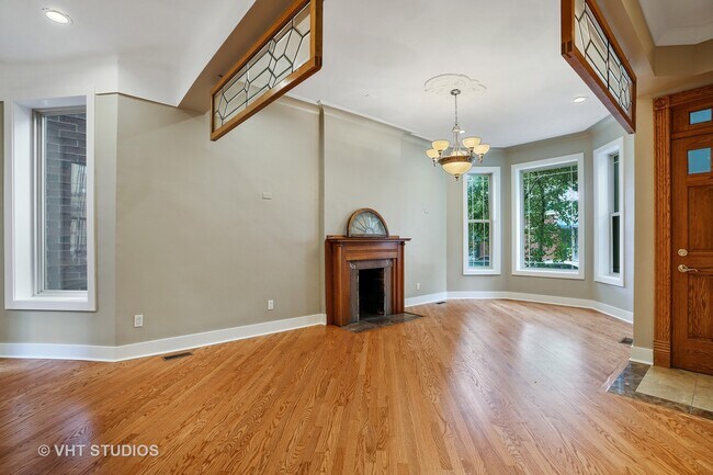 Foto del edificio - 3317 N Sheffield Ave