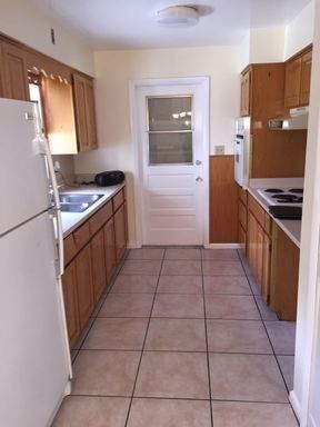 Building Photo - 917 S Alder Ave