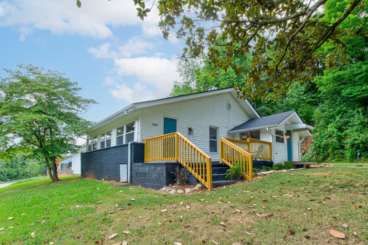 Refugio Azul - 4401 Strawberry Plains Pike