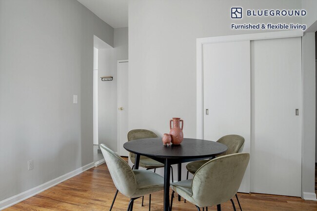 Foto del edificio - 326 E 100th St