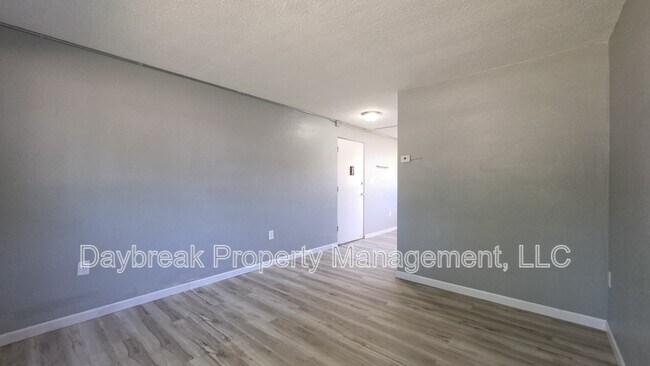 Foto del edificio - 32 10th Ave N