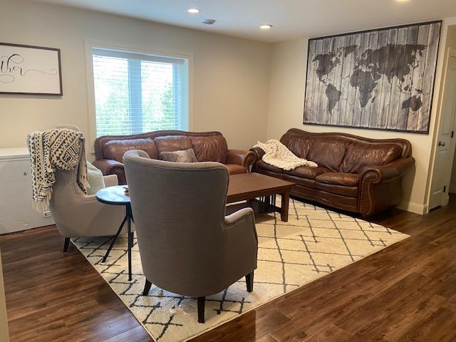 Building Photo - 110 W 10th St