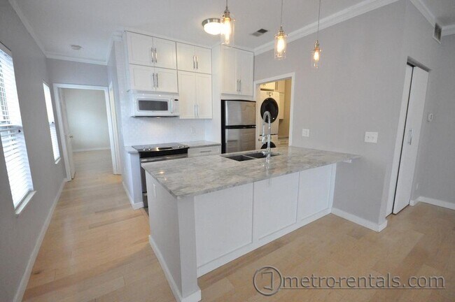 Building Photo - 27 Buttles Ave
