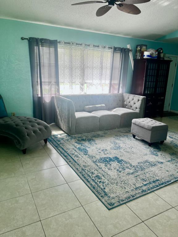 Building Photo - 2013 Redmond St