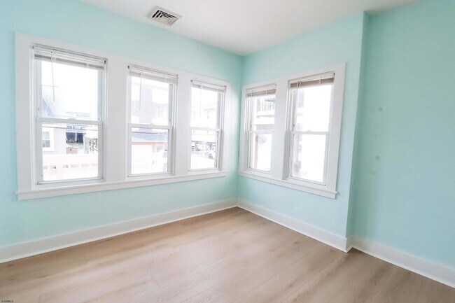 Foto del edificio - 129 N Derby Ave