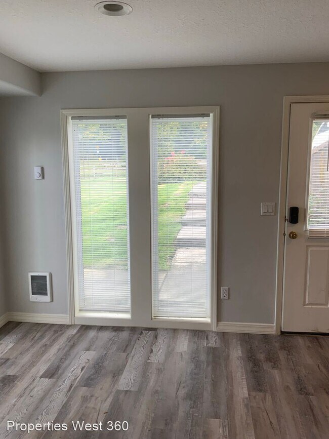 Building Photo - 1 br, 1 bath House - 30002 NE Walmer Rd.