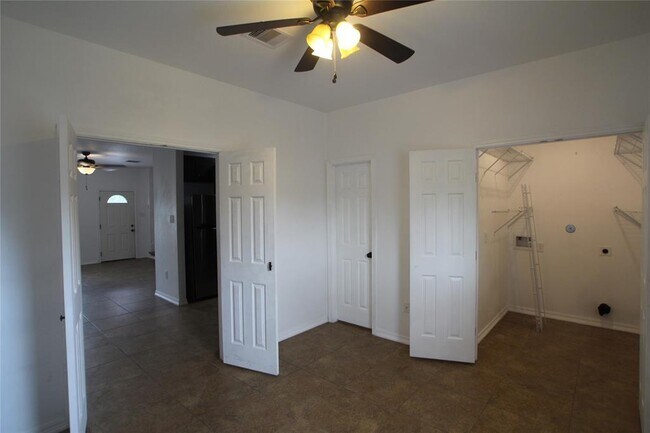 Building Photo - 9127 Judwin St
