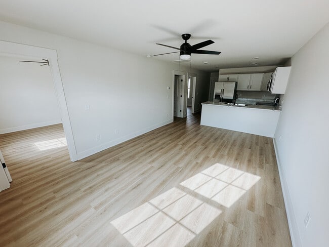 Foto del edificio - 341 Woods Rd