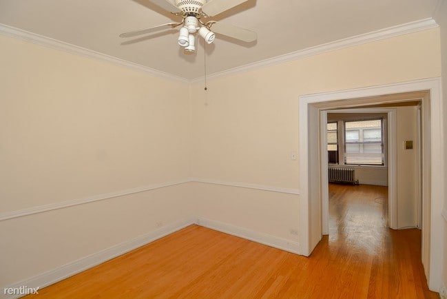 Building Photo - 528 W Surf St
