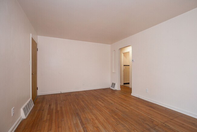Foto del edificio - 3 BED 1 BATH SINGLE FAMILY HOME IN CLEVELA...
