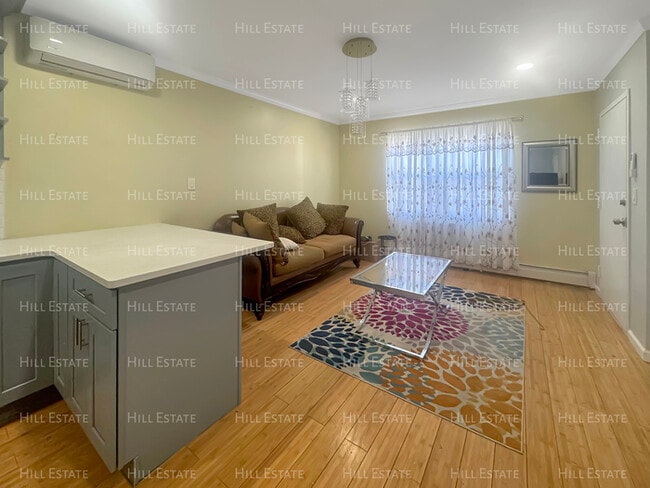 Building Photo - 921A E 84th St