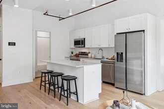 Building Photo - 901 King St