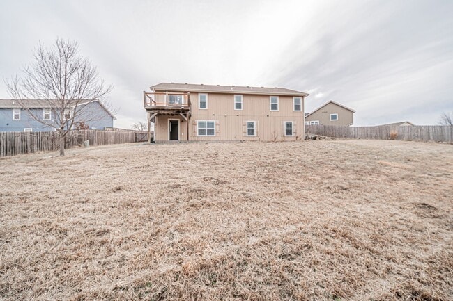 Foto del edificio - Please View 3D Virtual Walk-Through Before Scheduling a Showing