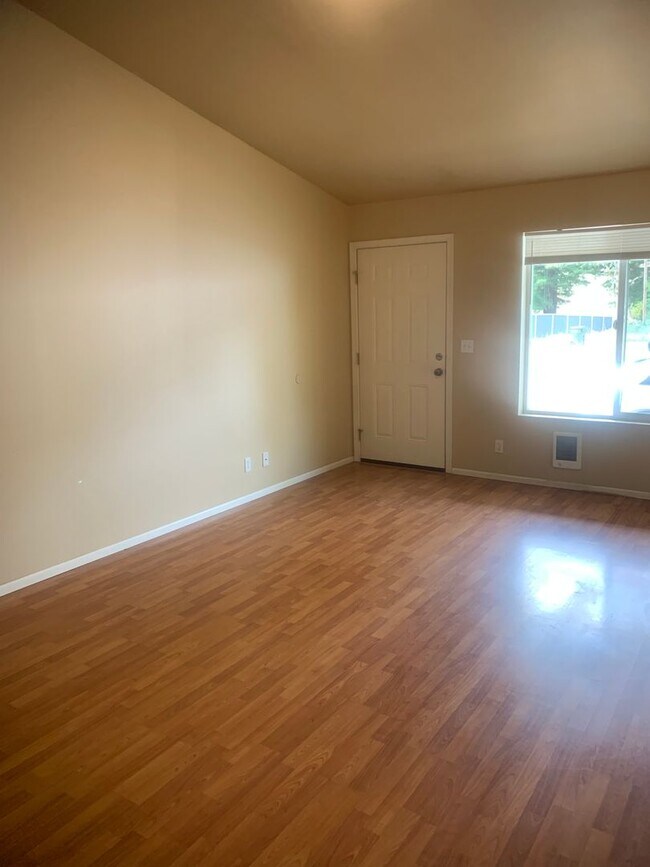 Building Photo - Bass5269