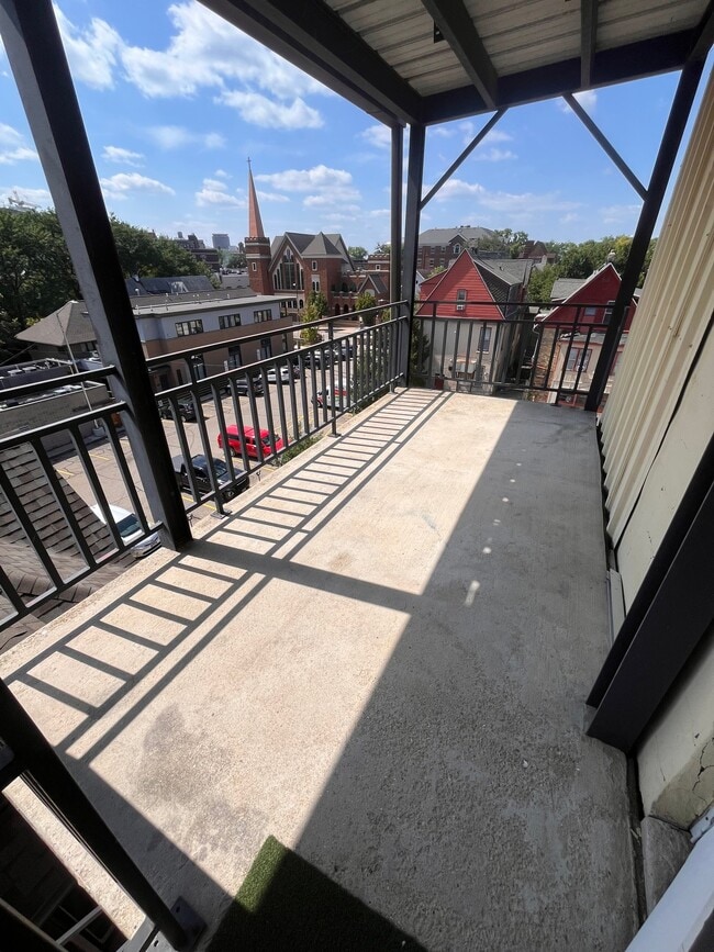 Building Photo - 408 N Henry St