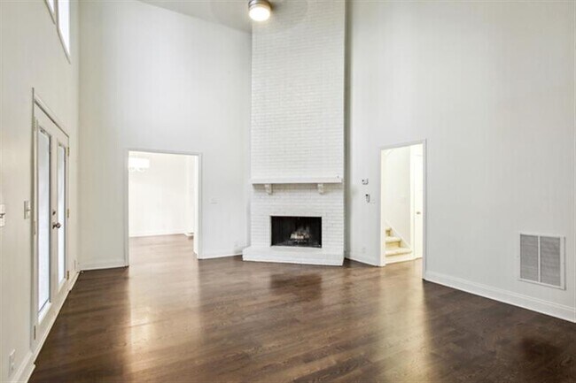Building Photo - Sandy springs