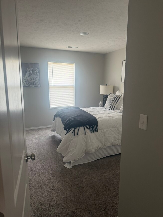 Building Photo - 129 Silver Maple Dr