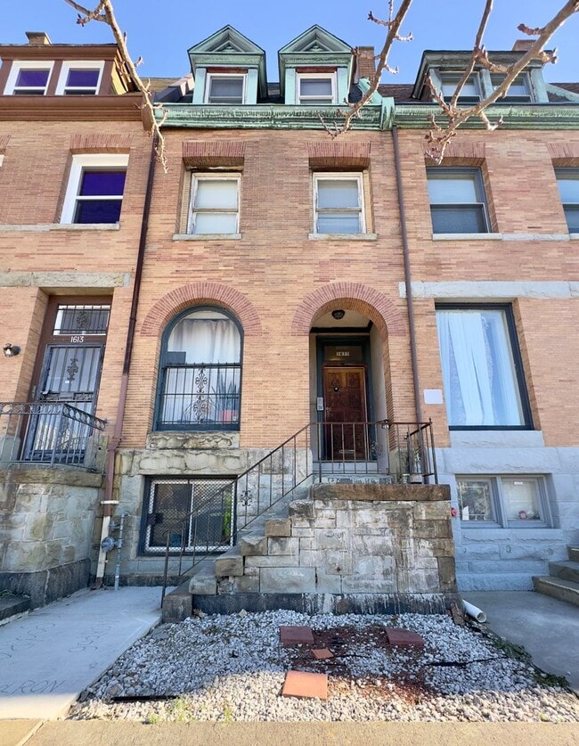 Building Photo - 1611 St Paul St