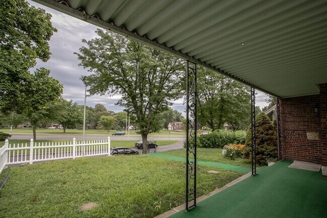 Building Photo - 5830 Paseo Blvd