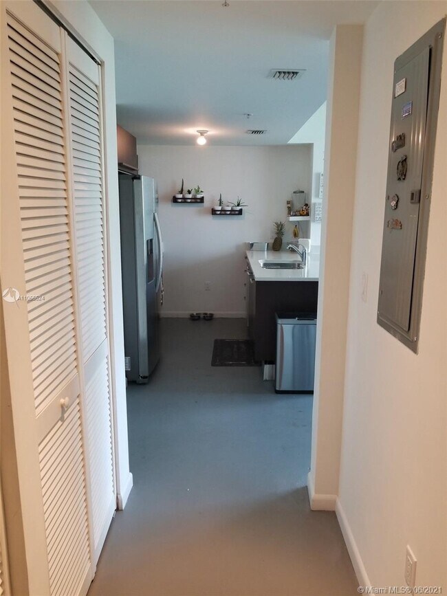 Building Photo - 333 NE 24th St