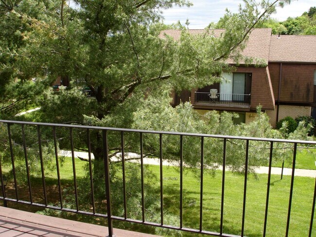 Foto del edificio - 702 Cherry Hill Dr