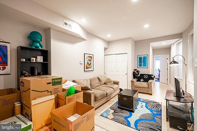 Foto del edificio - 5102 Larchwood Ave
