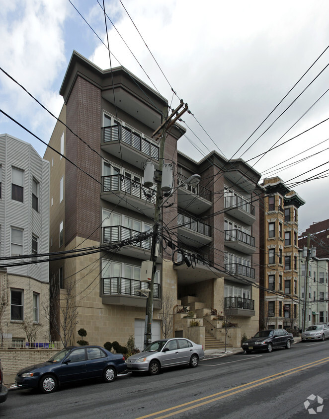 Building Photo - 34 48th St