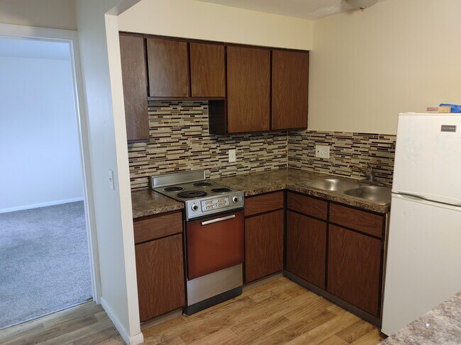 Building Photo - 25 David Ave NE