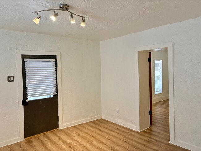 Building Photo - 208 Bernard