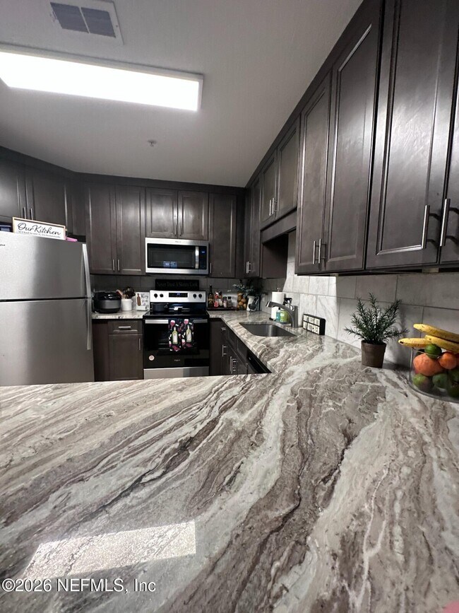 Building Photo - 1701 The Greens Way