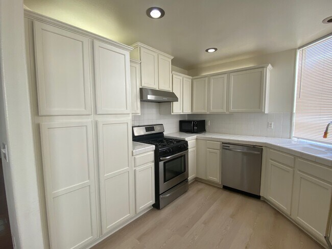 Foto del edificio - 305 W Newby Ave