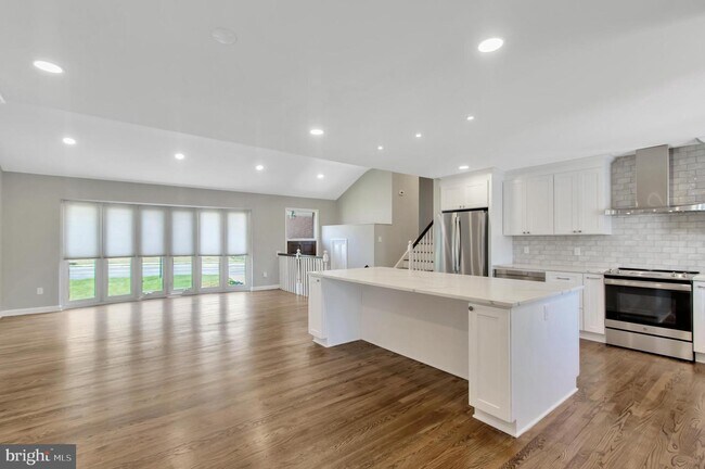 Foto del edificio - 8614 Ewing Dr