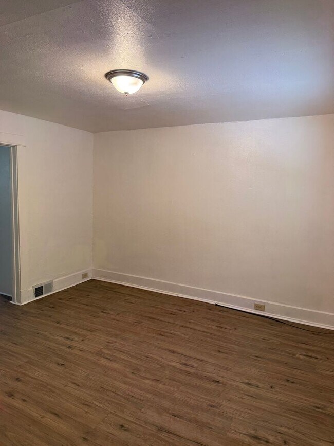 Foto del edificio - Newly Remodeled 2-Bedroom Townhouse