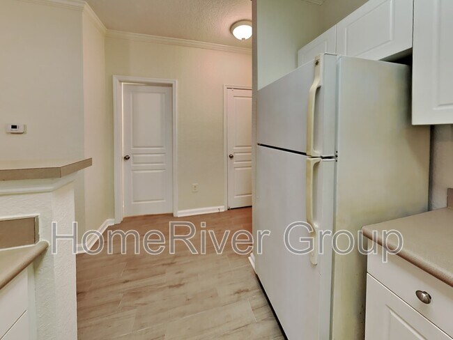 Foto del edificio - 9312 Crescent Loop Cir