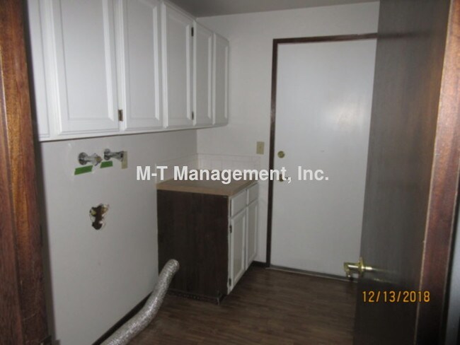 Building Photo - South Hill duplex: 2 br/1 bath w/yard