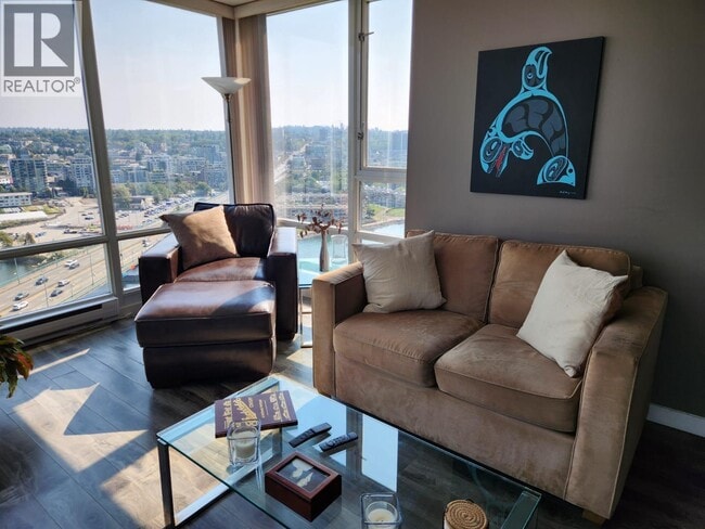 Building Photo - 1033 Marinaside Crescent