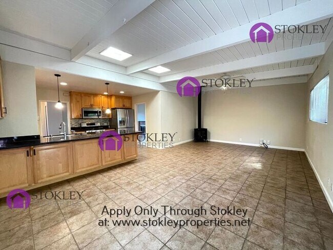 Foto del edificio - 17650 Mayflower Dr