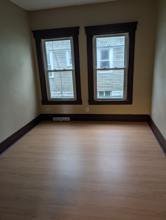 Foto del edificio - 1842 E 31st St