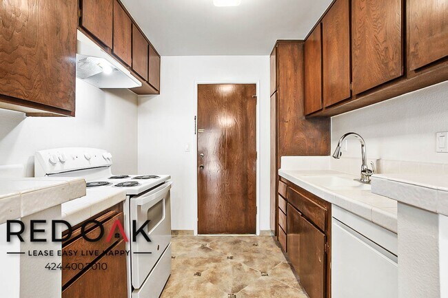 Building Photo - Magnificently Bright, Sunny, And Spacious ...