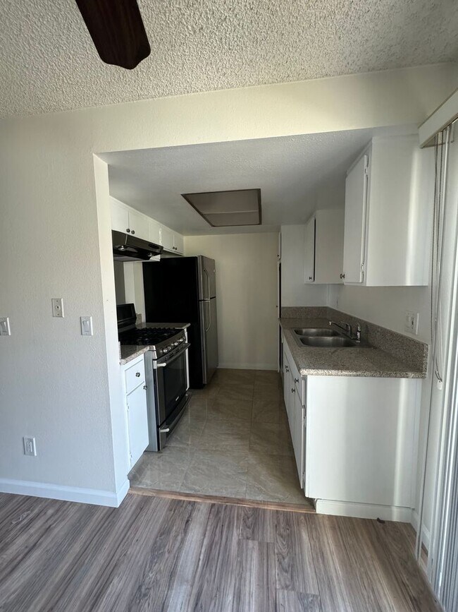 Building Photo - 17762 Paseo Cir