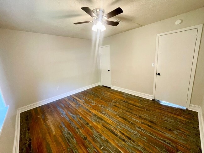Building Photo - NEWLY RENOVATED! 2 Bed, 1 Bath House for Rent in Brandon!