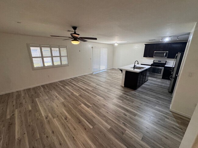 Foto del edificio - Lovely Home for rent in Hanford,Ca
