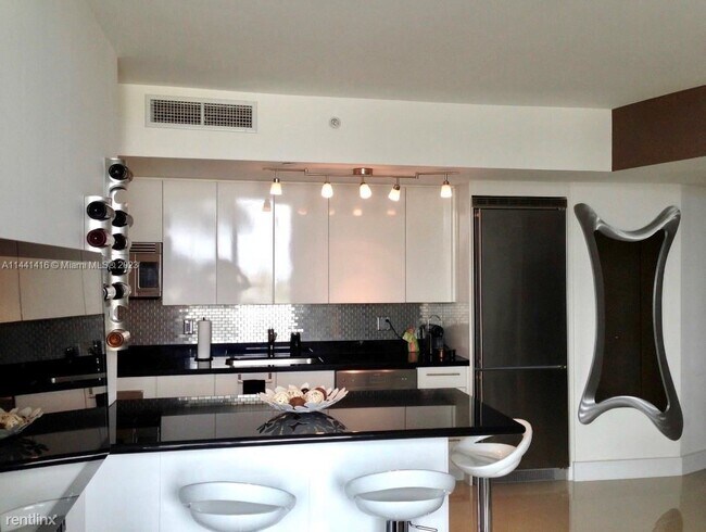Foto del edificio - 2 br, 2 bath Condo - 92 SW 3rd St Apt 1206