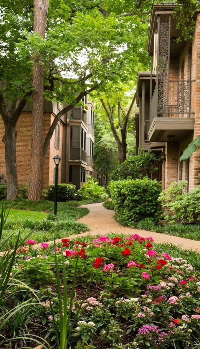 Foto del edificio - 2400 Yorktown St