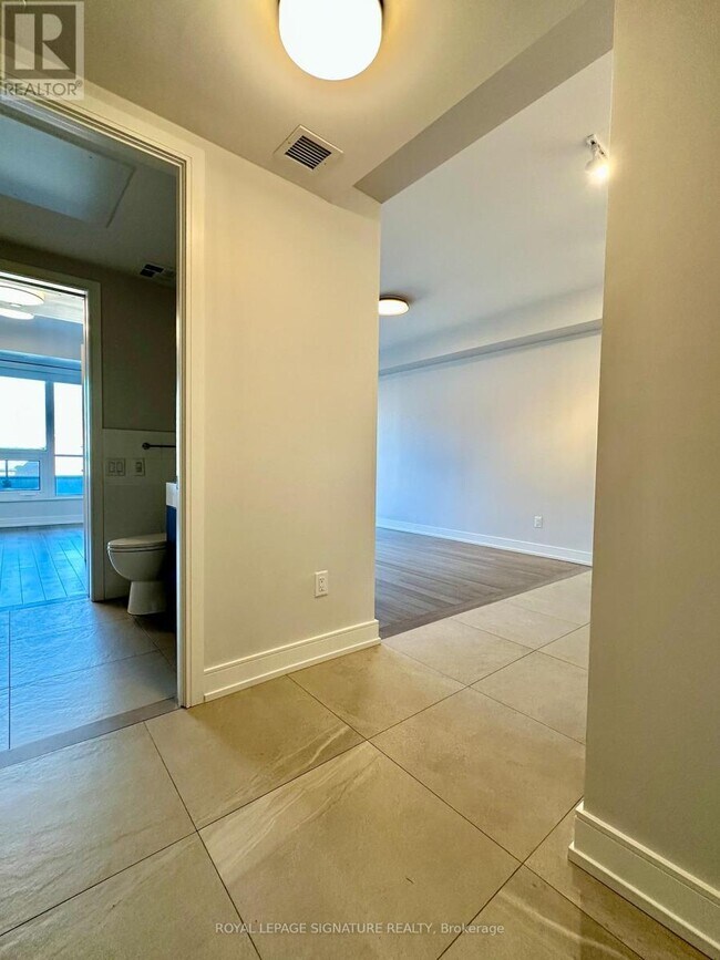 Photo du bâtiment - 2525 Bathurst St