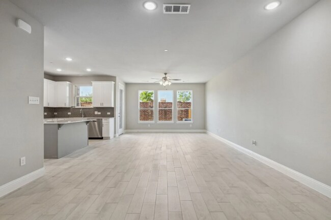 Building Photo - 1719 Lisa Ct