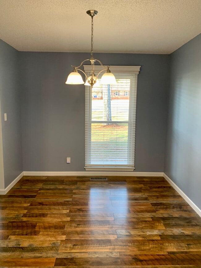 Foto del edificio - 26558 Martin Branch Rd